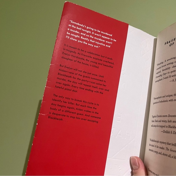 📚 4/25$ 📚 The Seven Deaths of Evelyn Hardcastle Book - Picture 7 of 9